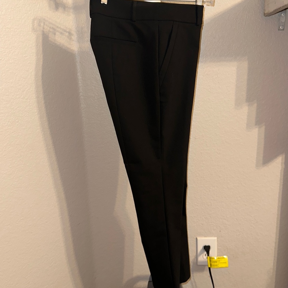 Petite size 6p pant. Fits like a size 4